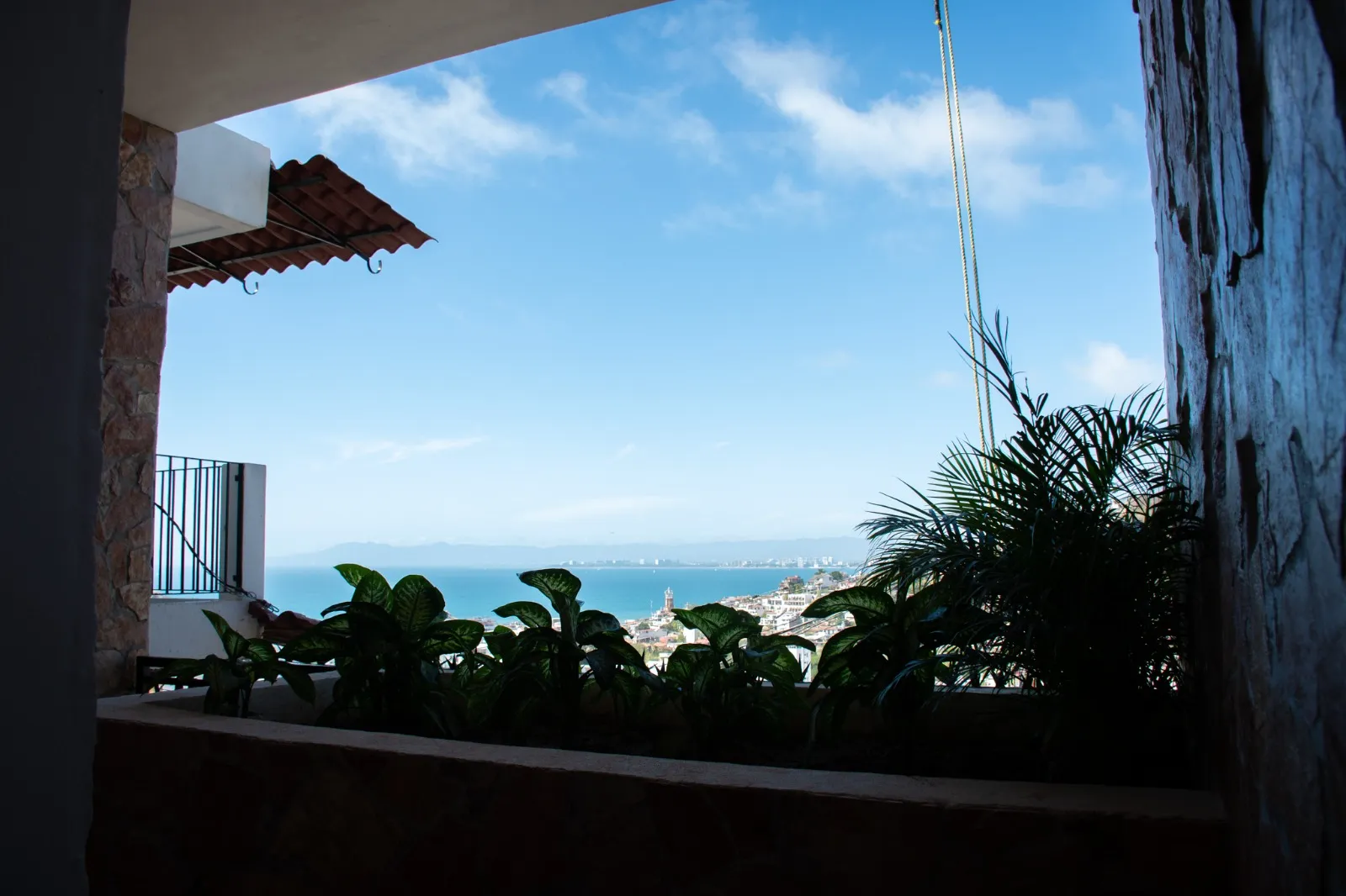 Vista a la bahía desde una terraza del edificio