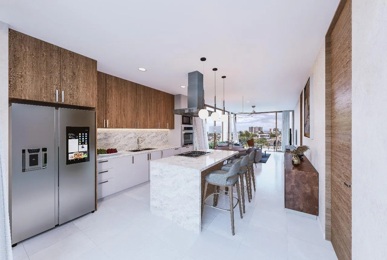 Cocina con isla de mármol y gabinetes de madera